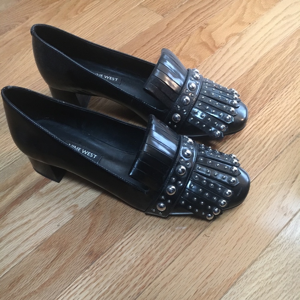 Black patent leather pumps
